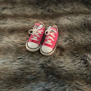 Converse all star kids size 8 HOT PINK